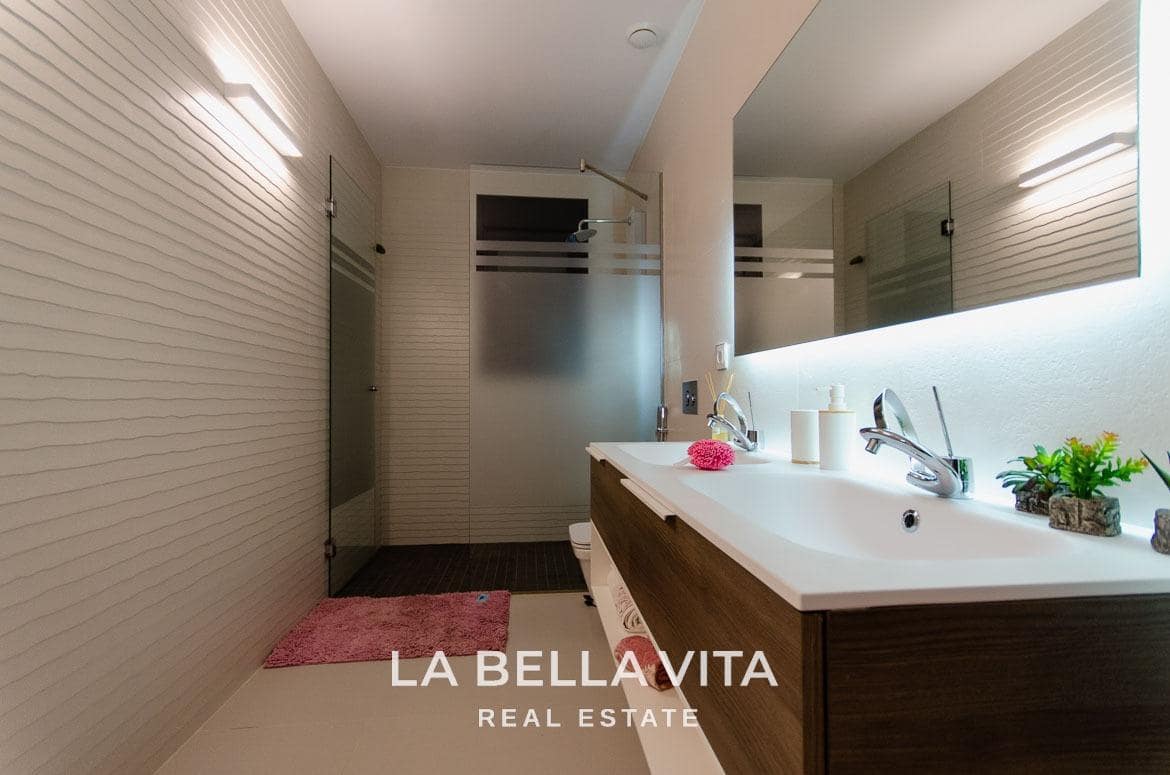 4 soveværelse Villa til salg i Campoamor med swimmingpool - € 1.600.000 (Ref: 8202925)