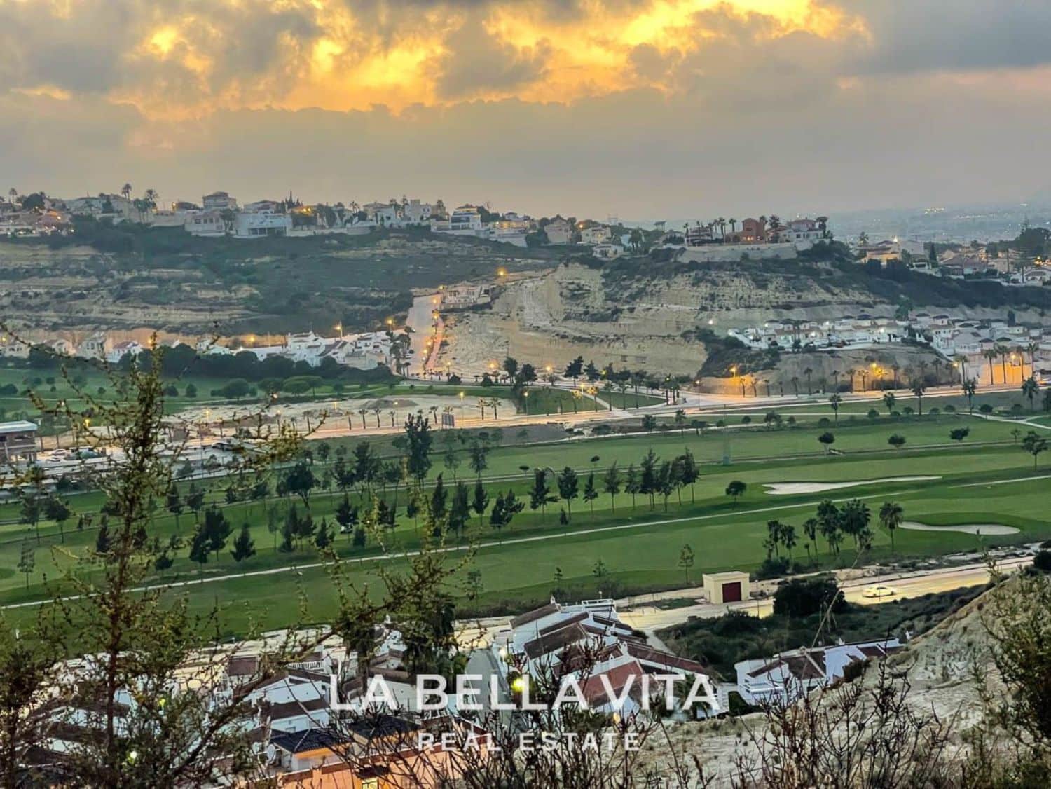 4 soveværelse Villa til salg i Ciudad Quesada med swimmingpool - € 1.034.000 (Ref: 8251628)