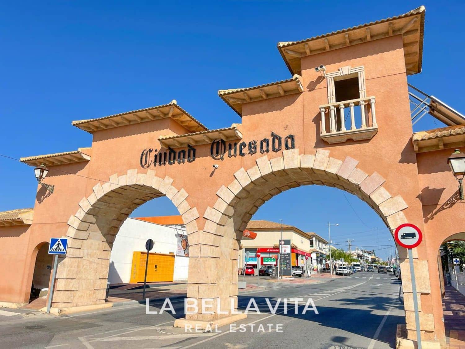 4 soveværelse Villa til salg i Ciudad Quesada med swimmingpool - € 1.034.000 (Ref: 8251628)