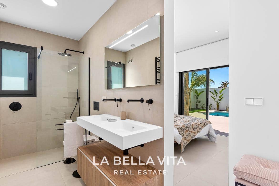 3 slaapkamer Villa te koop in Los Alcazares met zwembad garage - € 579.000 (Ref: 8252105)