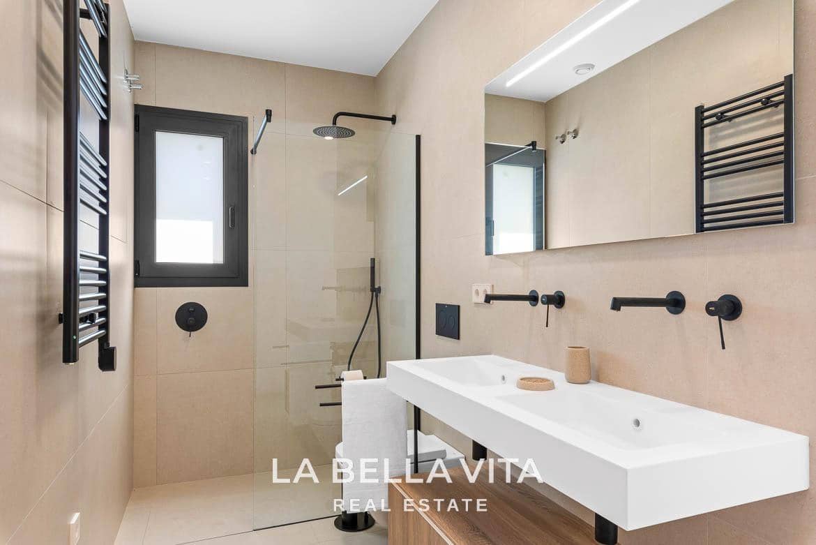 3 slaapkamer Villa te koop in Los Alcazares met zwembad garage - € 579.000 (Ref: 8252105)