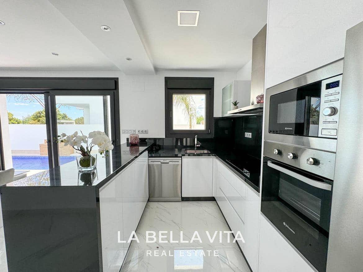 3 bedroom Villa for sale in Dolores with pool - € 355,000 (Ref: 8395110)