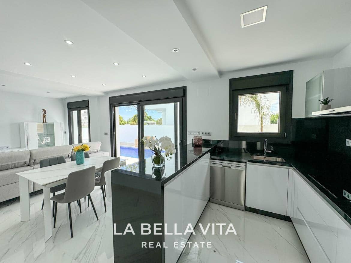 3 bedroom Villa for sale in Dolores with pool - € 355,000 (Ref: 8395110)