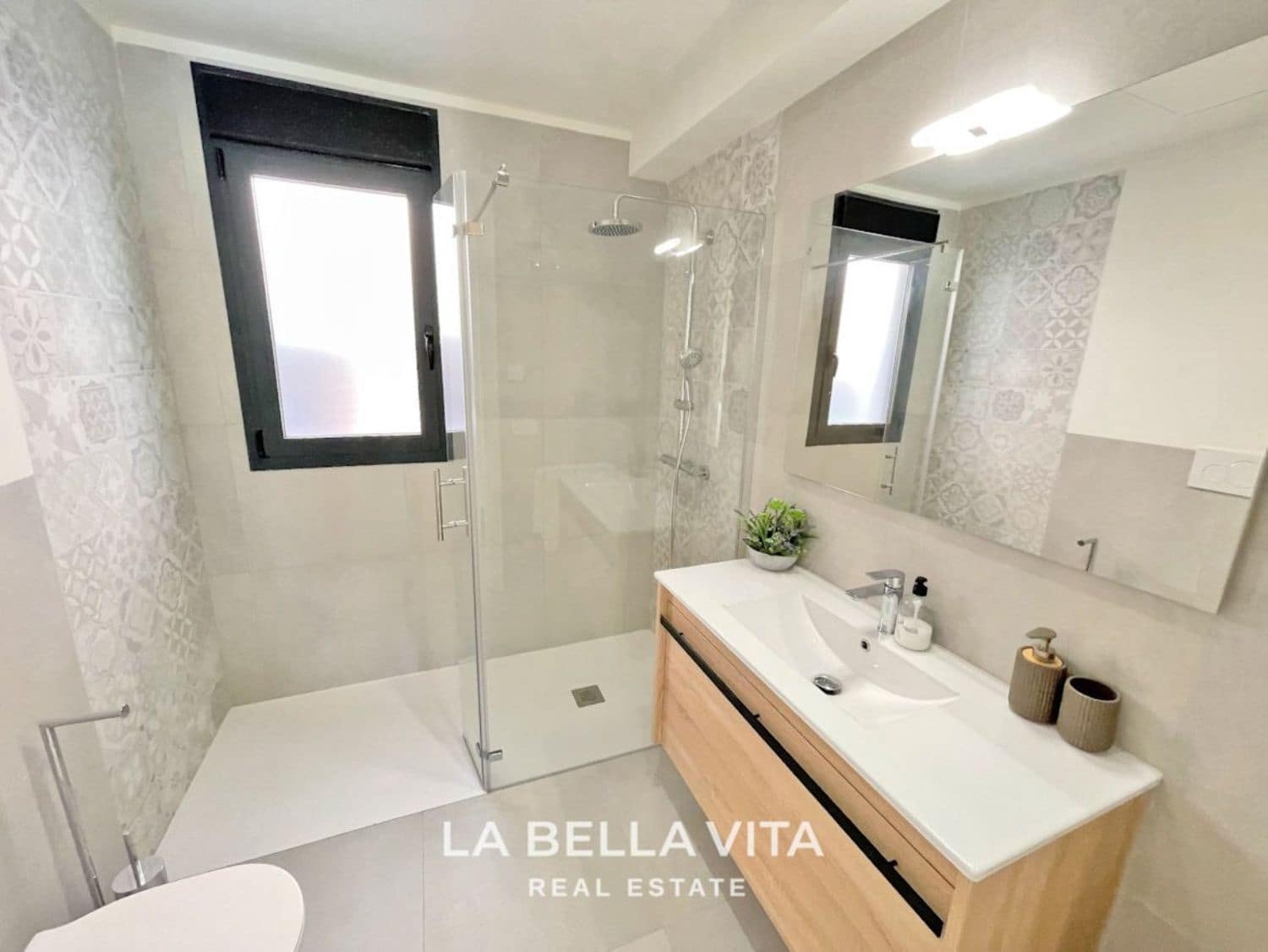 3 soveværelse Villa til salg i Daya Nueva med swimmingpool - € 345.500 (Ref: 8514726)