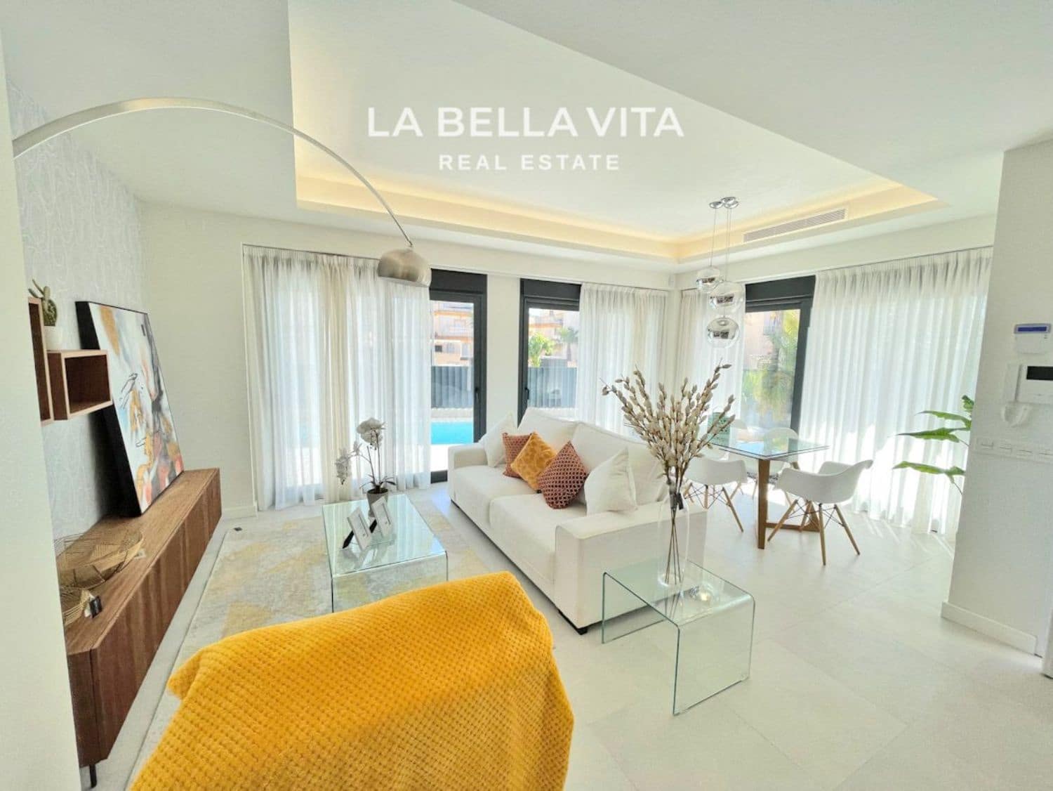 3 soveværelse Villa til salg i Daya Nueva med swimmingpool - € 345.500 (Ref: 8514726)