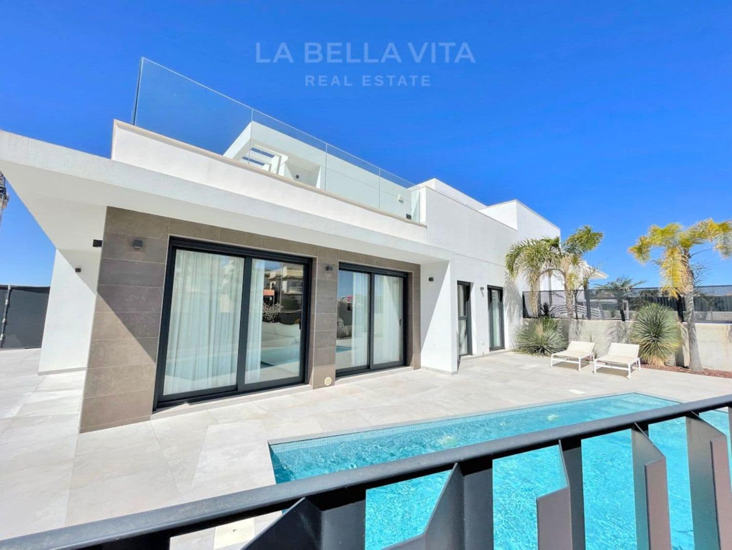 3 soveværelse Villa til salg i Daya Nueva med swimmingpool - € 345.500 (Ref: 8514726)