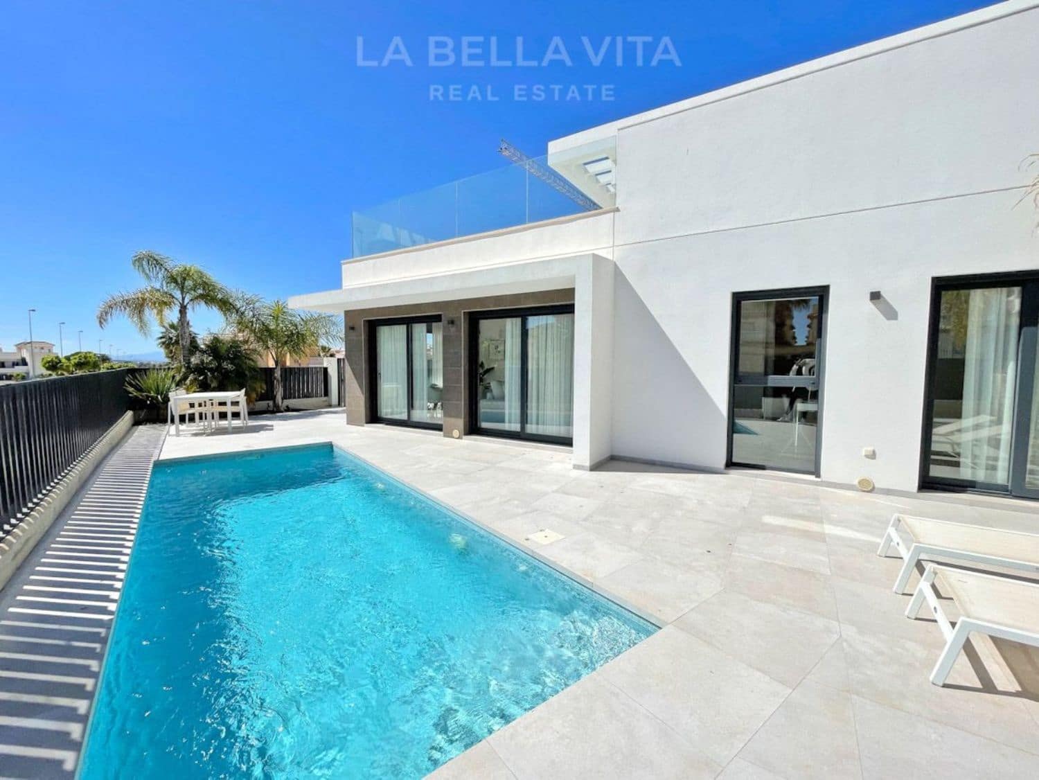 3 soveværelse Villa til salg i Daya Nueva med swimmingpool - € 345.500 (Ref: 8514726)