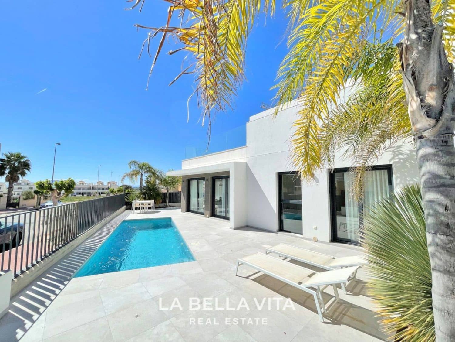 3 soveværelse Villa til salg i Daya Nueva med swimmingpool - € 345.500 (Ref: 8514726)