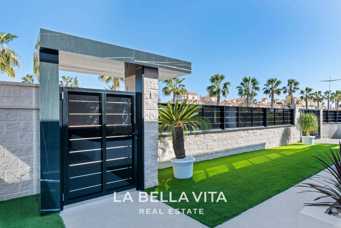 3 soveværelse Villa til salg i Algorfa med swimmingpool - € 670.000 (Ref: 8666214)