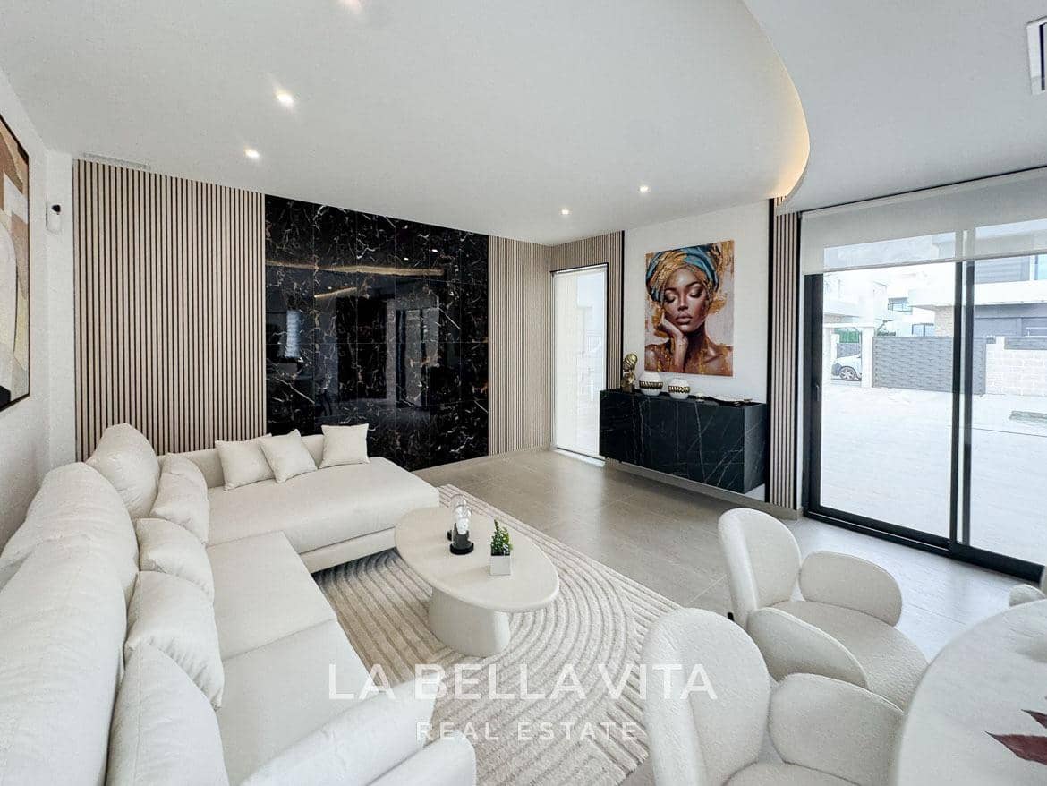 Chalet de 3 habitaciones en Los Montesinos en venta con piscina - 499.000 € (Ref: 8666229)