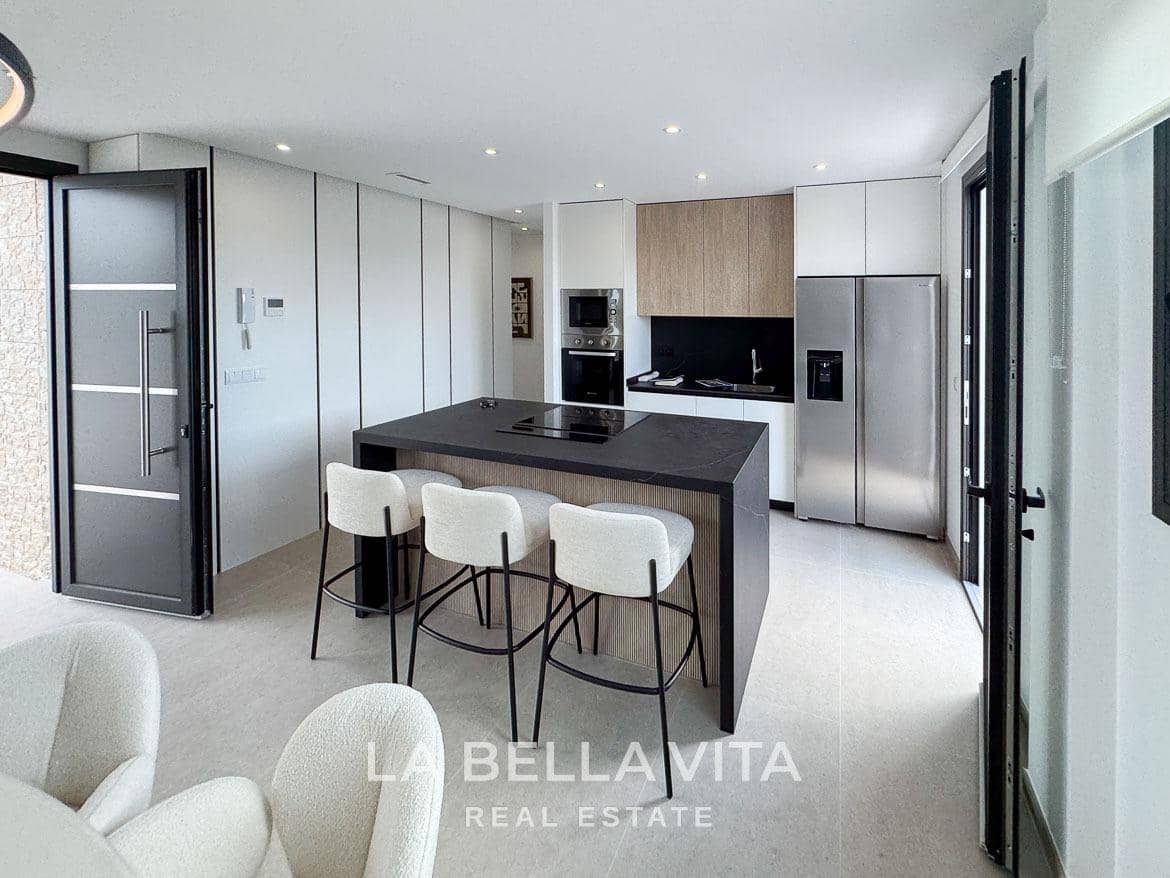 Chalet de 3 habitaciones en Los Montesinos en venta con piscina - 499.000 € (Ref: 8666229)