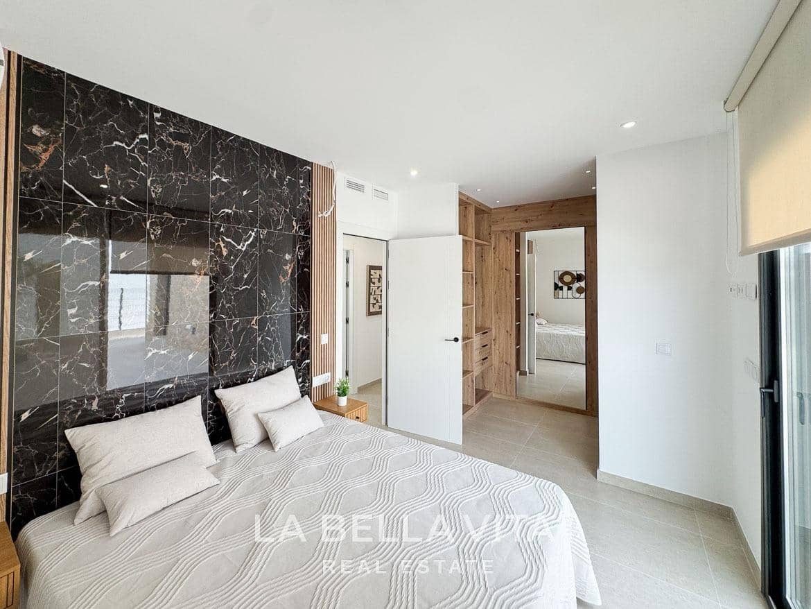 Chalet de 3 habitaciones en Los Montesinos en venta con piscina - 499.000 € (Ref: 8666229)