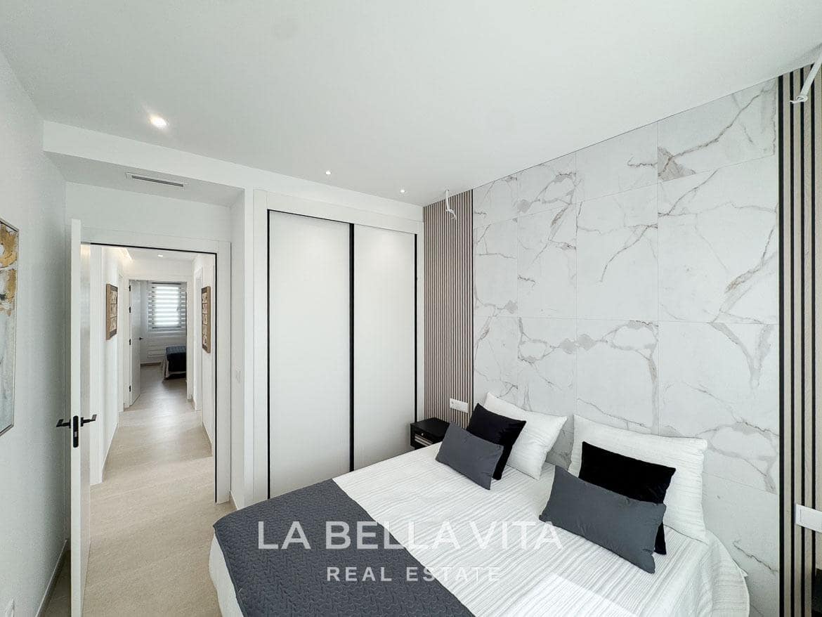 Chalet de 3 habitaciones en Los Montesinos en venta con piscina - 499.000 € (Ref: 8666229)