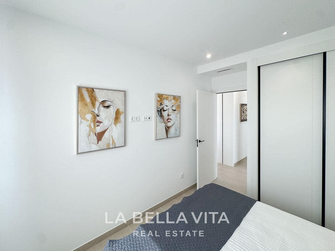 Chalet de 3 habitaciones en Los Montesinos en venta con piscina - 499.000 € (Ref: 8666229)