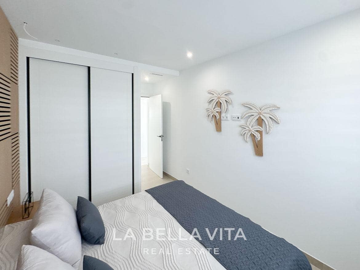 Chalet de 3 habitaciones en Los Montesinos en venta con piscina - 499.000 € (Ref: 8666229)