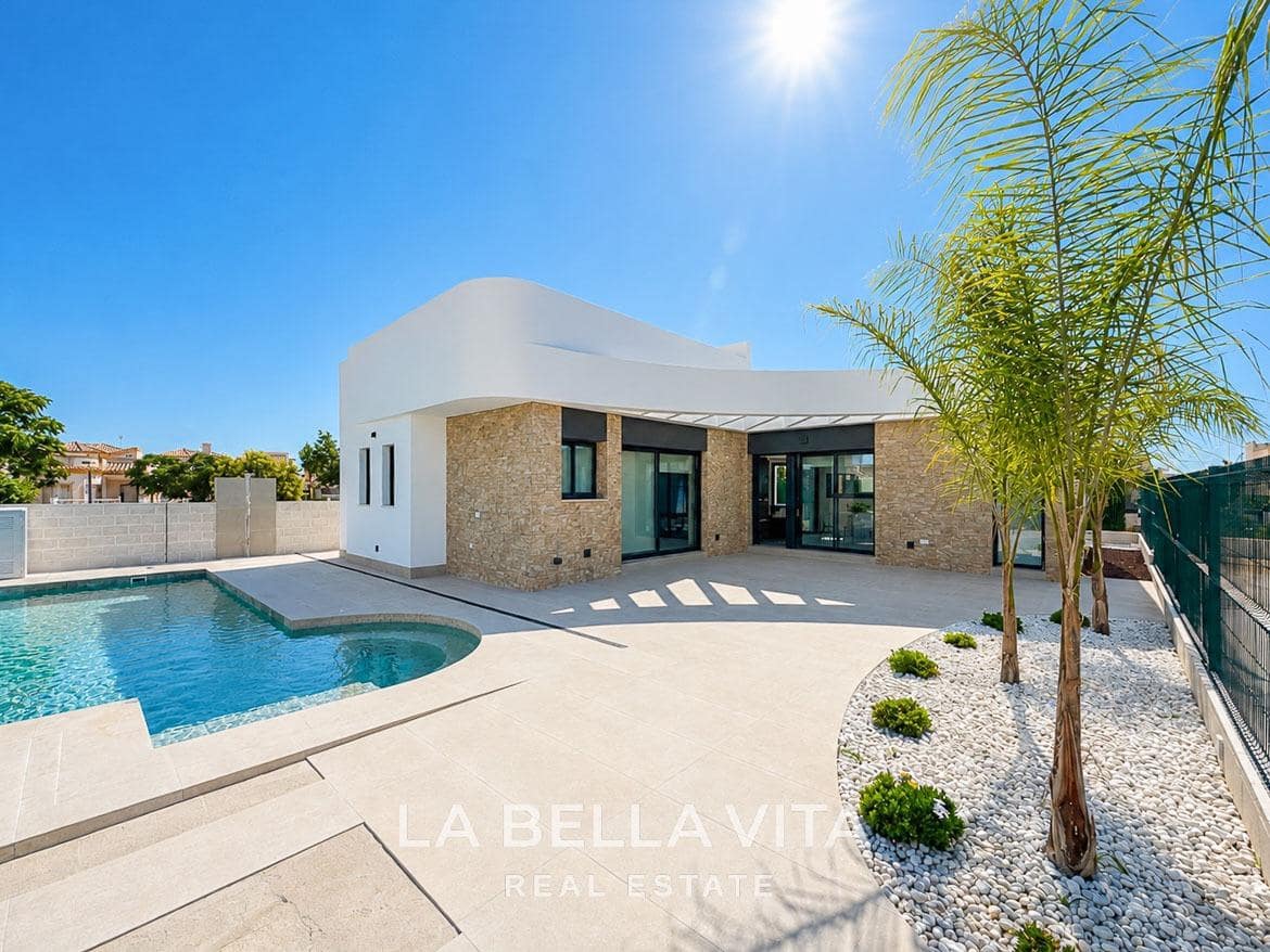 Chalet de 3 habitaciones en Los Montesinos en venta con piscina - 499.000 € (Ref: 8666229)
