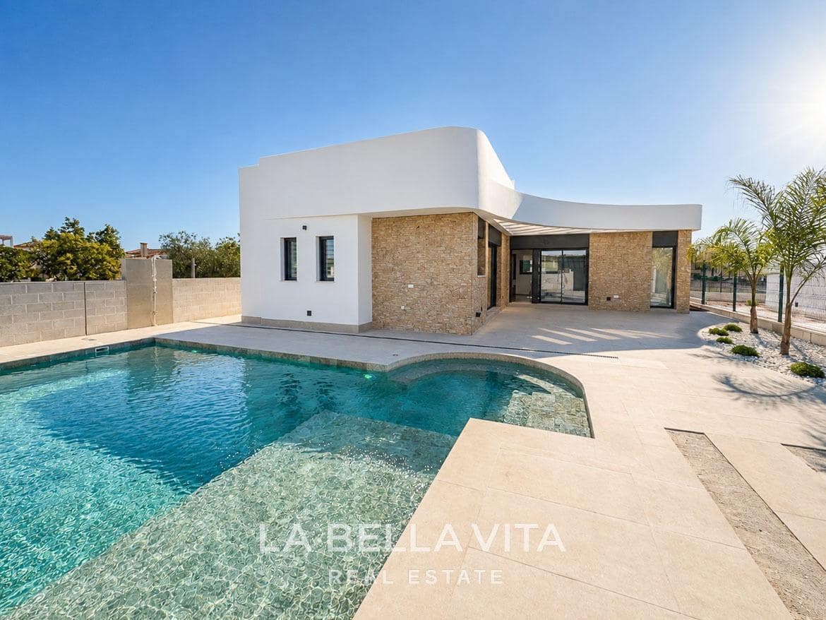 Chalet de 3 habitaciones en Los Montesinos en venta con piscina - 499.000 € (Ref: 8666229)