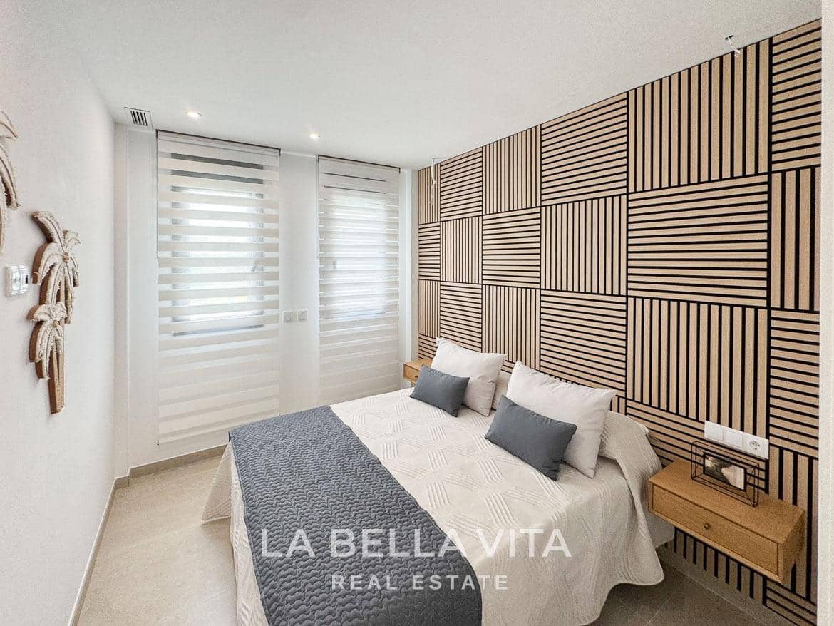 Chalet de 3 habitaciones en Los Montesinos en venta con piscina - 499.000 € (Ref: 8666229)