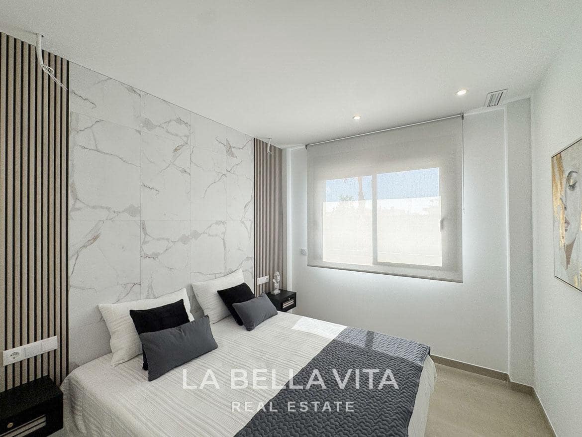 Chalet de 3 habitaciones en Los Montesinos en venta con piscina - 499.000 € (Ref: 8666229)