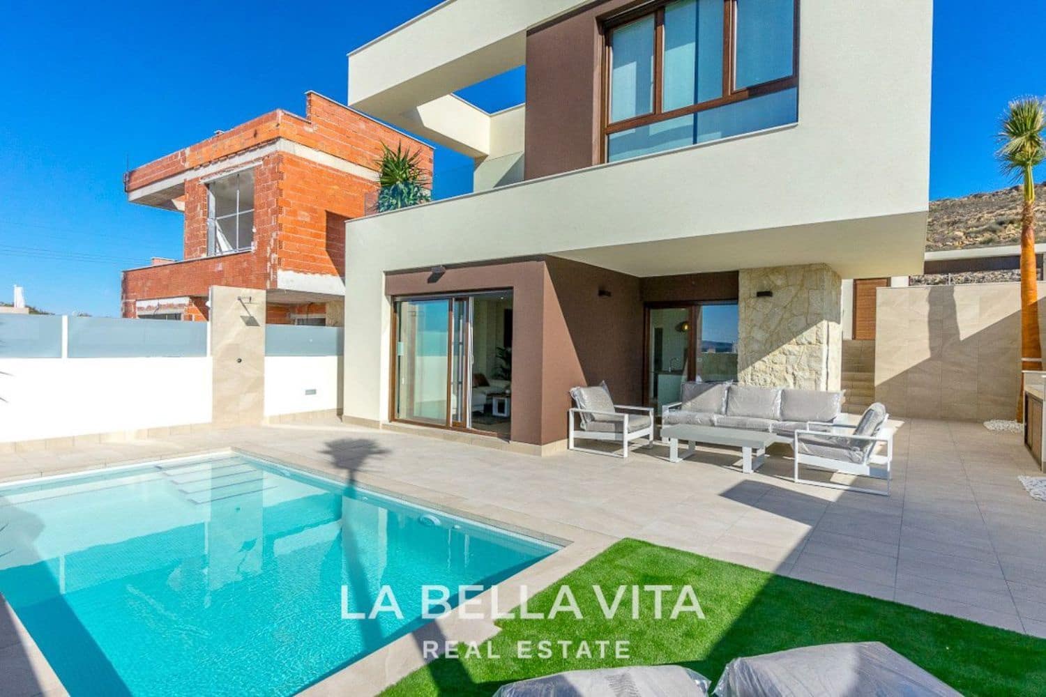3 soveværelse Villa til salg i Ciudad Quesada med swimmingpool - € 629.000 (Ref: 8714640)