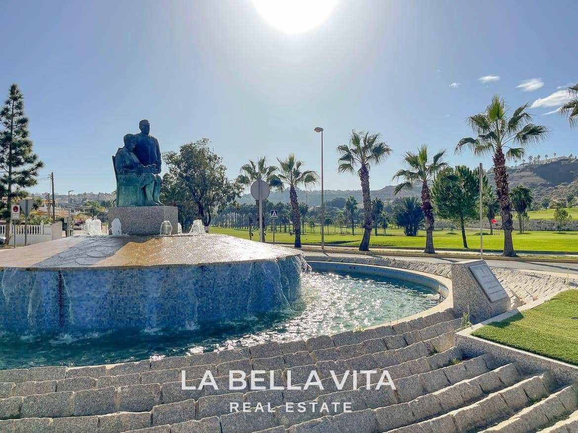 4 soveværelse Villa til salg i Ciudad Quesada med swimmingpool garage - € 849.000 (Ref: 8714642)