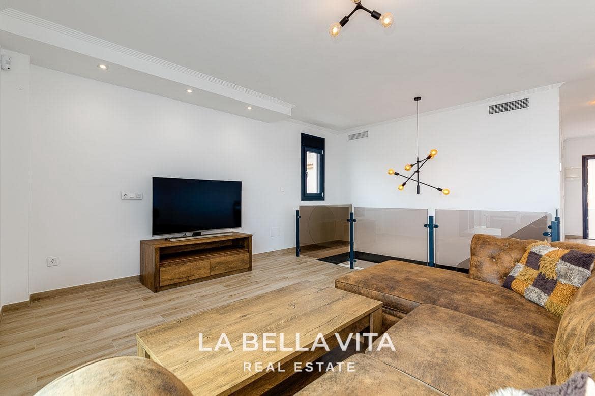4 soveværelse Villa til salg i La Mata med swimmingpool - € 990.000 (Ref: 8714646)