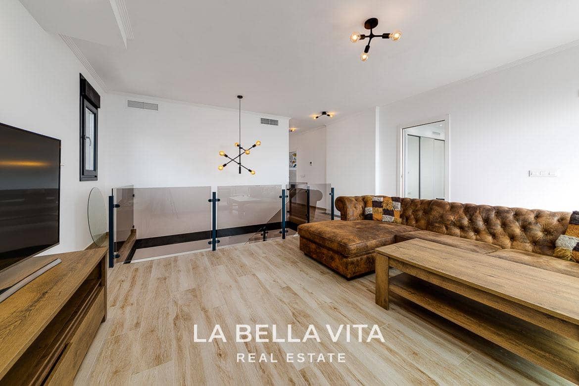 4 soveværelse Villa til salg i La Mata med swimmingpool - € 990.000 (Ref: 8714646)