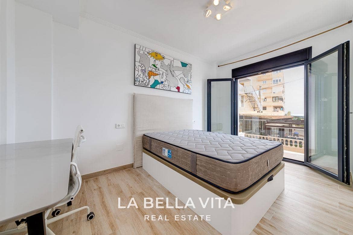 4 soveværelse Villa til salg i La Mata med swimmingpool - € 990.000 (Ref: 8714646)