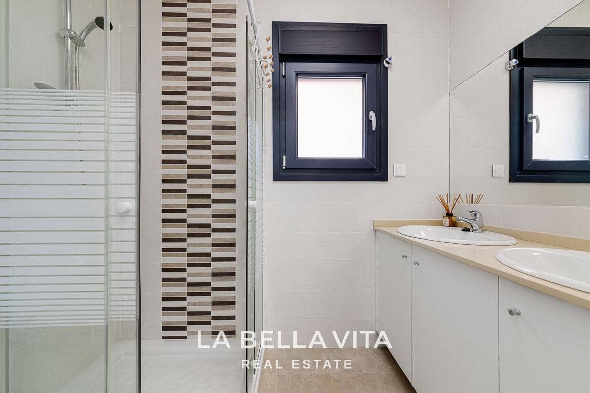 4 soveværelse Villa til salg i La Mata med swimmingpool - € 990.000 (Ref: 8714646)