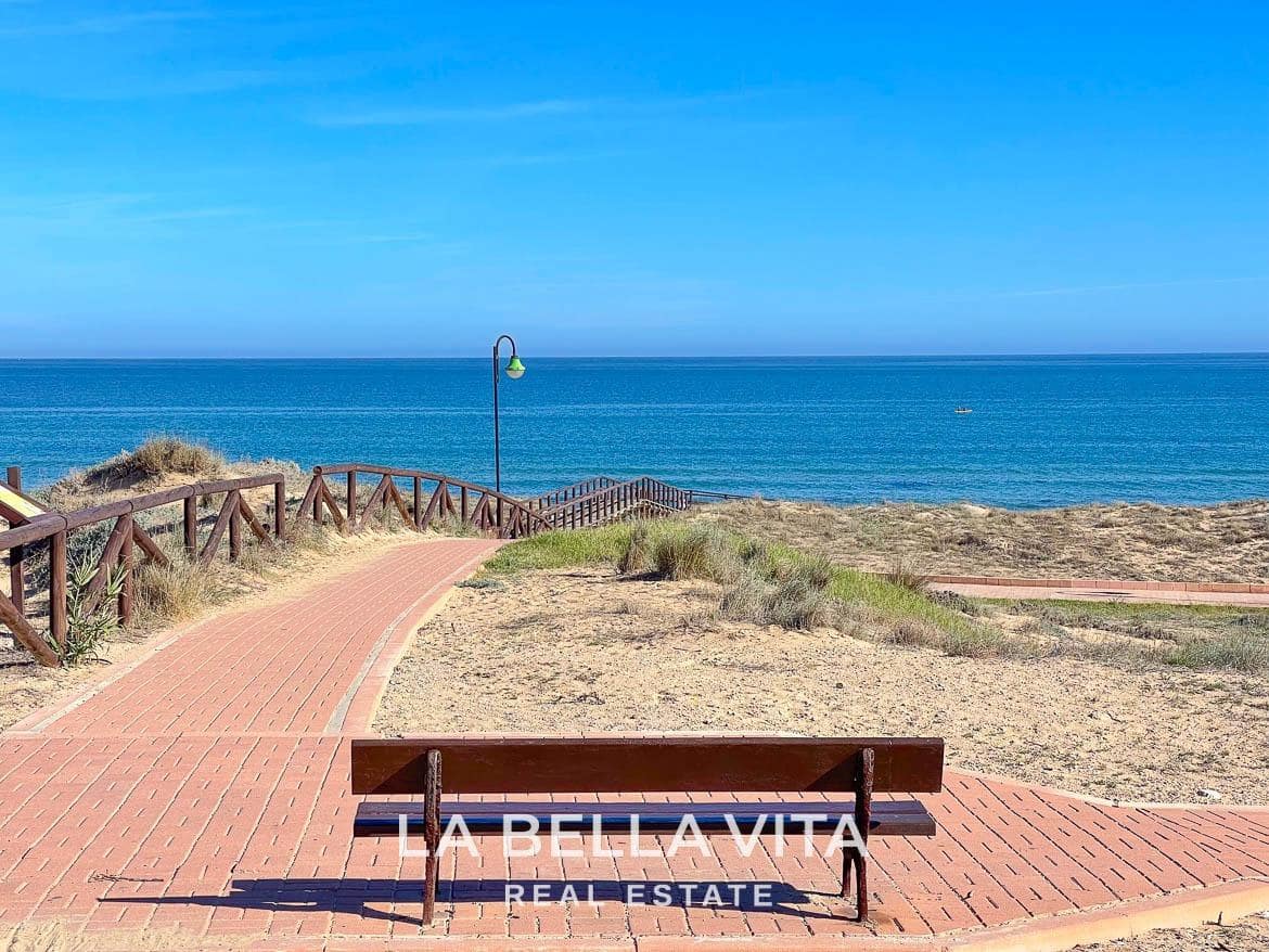 4 soveværelse Villa til salg i La Mata med swimmingpool - € 990.000 (Ref: 8714646)