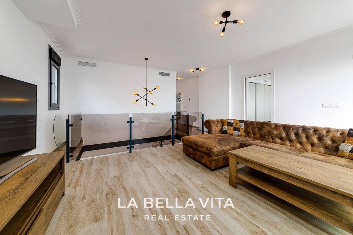 4 chambre Villa/Maison à vendre à La Mata avec piscine - 990 000 € (Ref: 8714646)