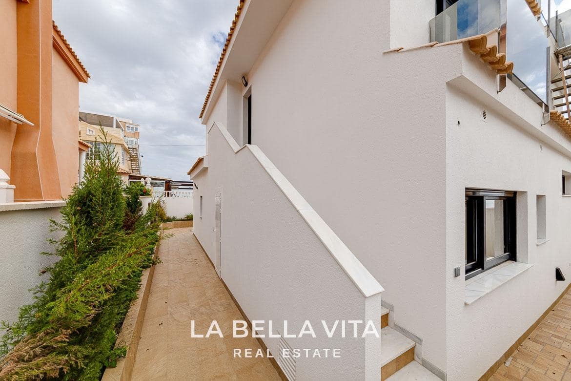 4 chambre Villa/Maison à vendre à La Mata avec piscine - 990 000 € (Ref: 8714646)