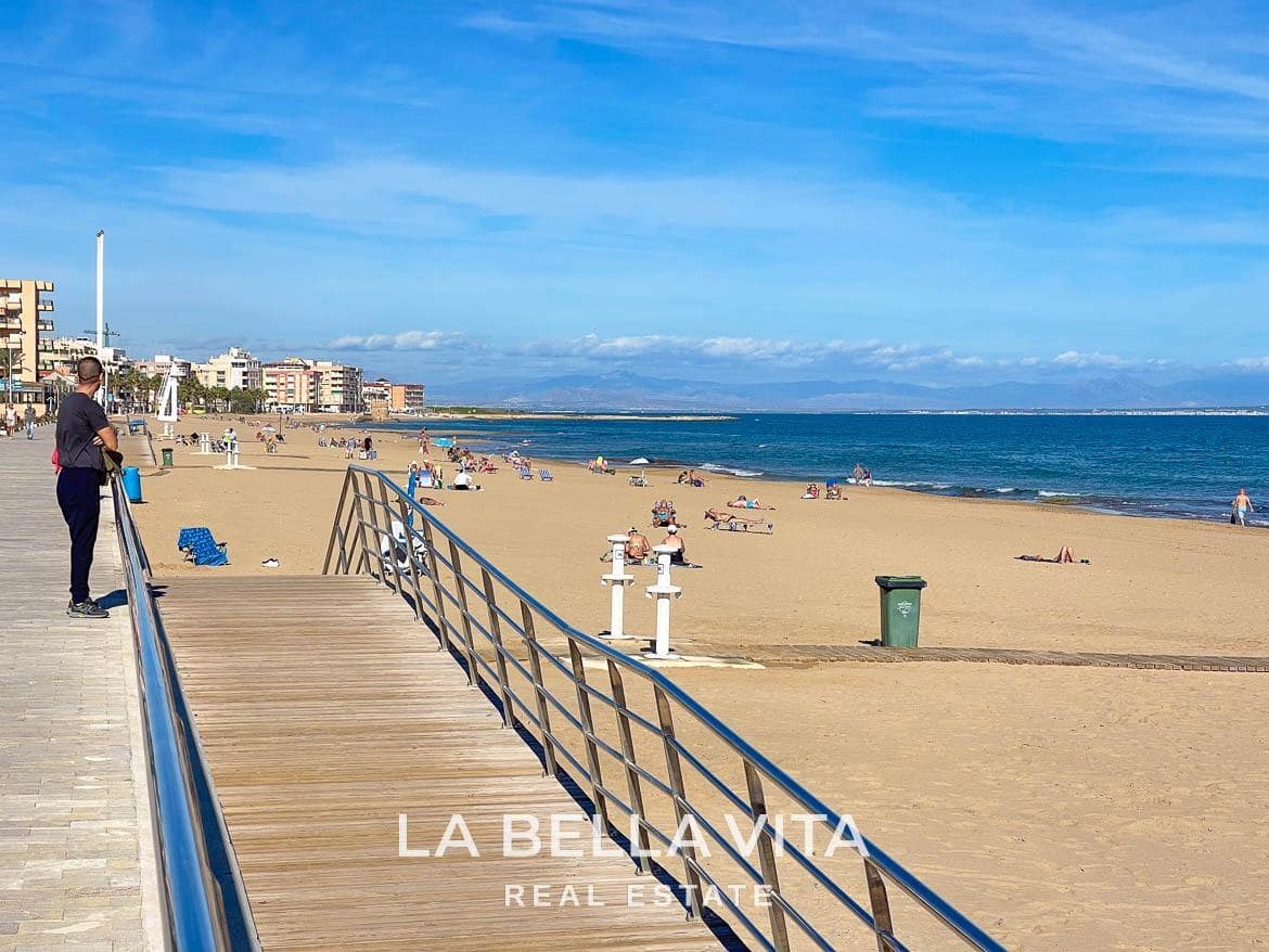 4 chambre Villa/Maison à vendre à La Mata avec piscine - 990 000 € (Ref: 8714646)