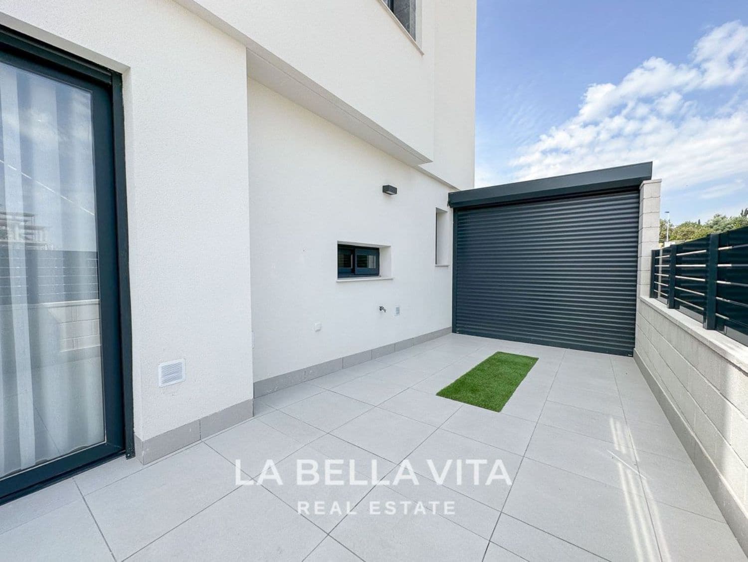 5 slaapkamer Villa te koop in Guardamar del Segura met zwembad - € 507.000 (Ref: 8714664)