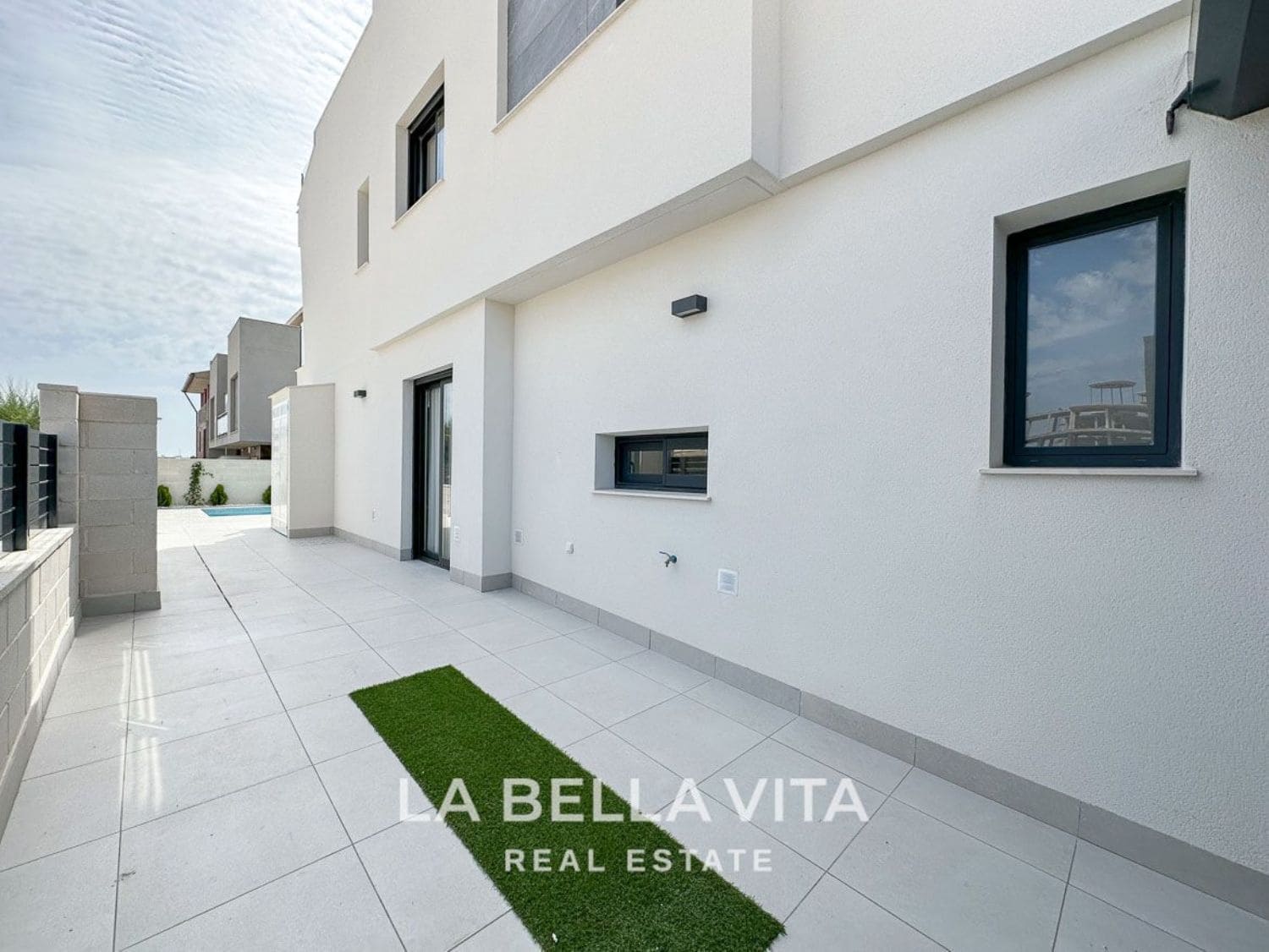 5 slaapkamer Villa te koop in Guardamar del Segura met zwembad - € 507.000 (Ref: 8714664)