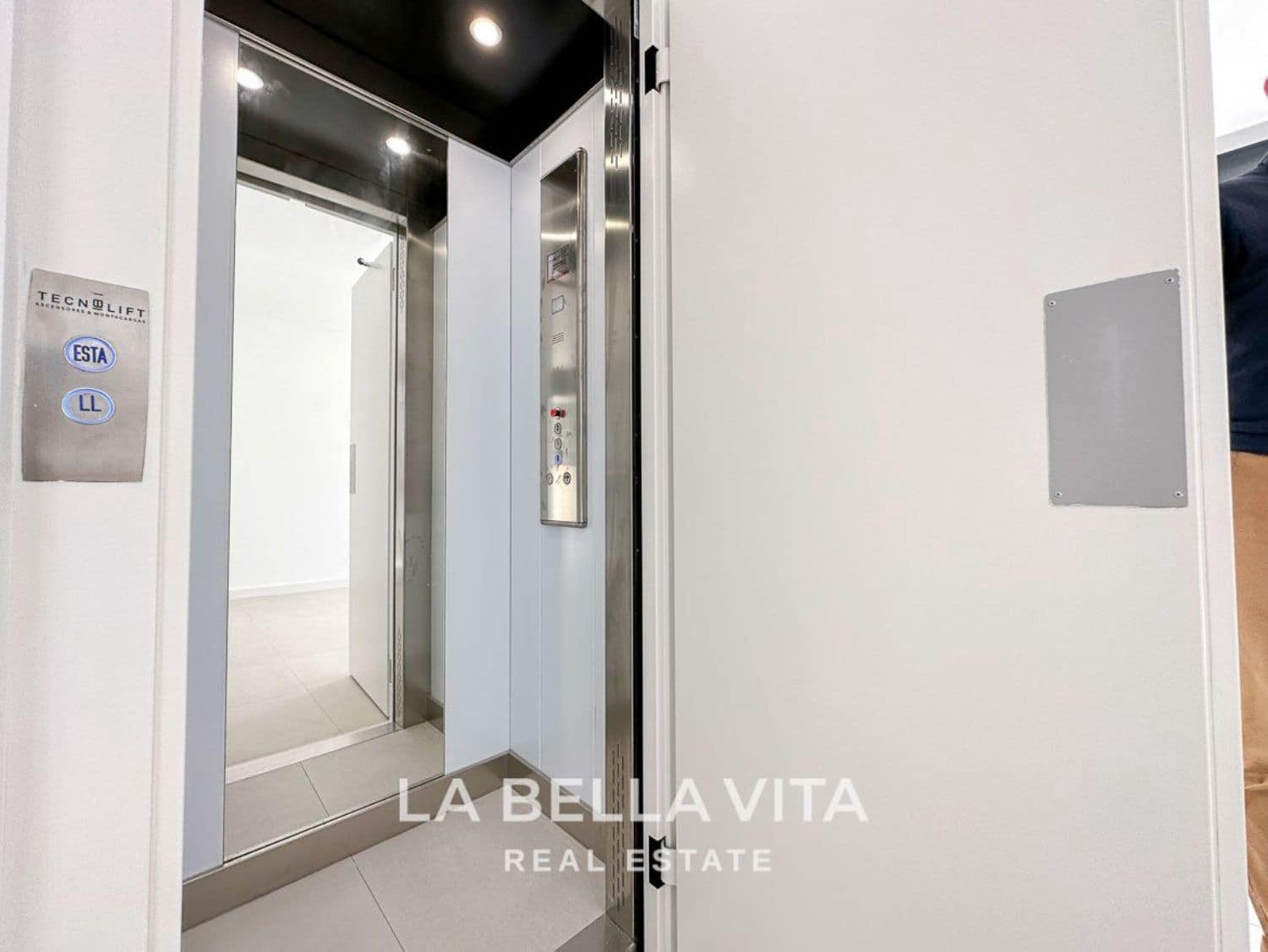 5 slaapkamer Villa te koop in Guardamar del Segura met zwembad - € 507.000 (Ref: 8714664)