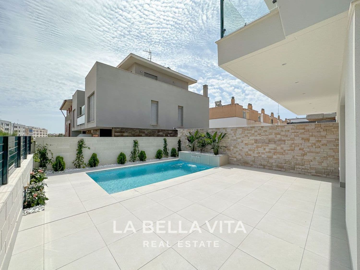 5 slaapkamer Villa te koop in Guardamar del Segura met zwembad - € 507.000 (Ref: 8714664)