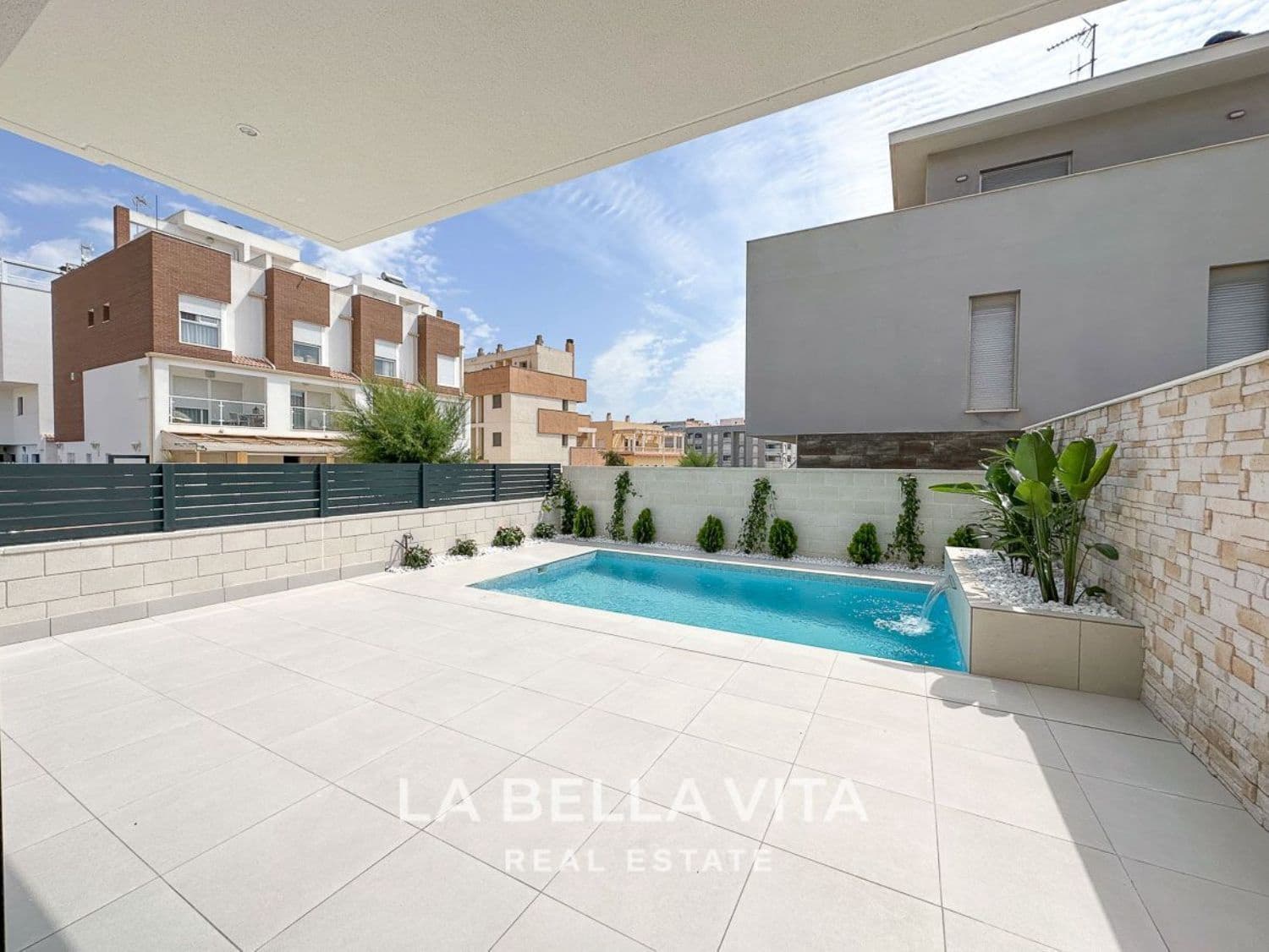 5 slaapkamer Villa te koop in Guardamar del Segura met zwembad - € 507.000 (Ref: 8714664)