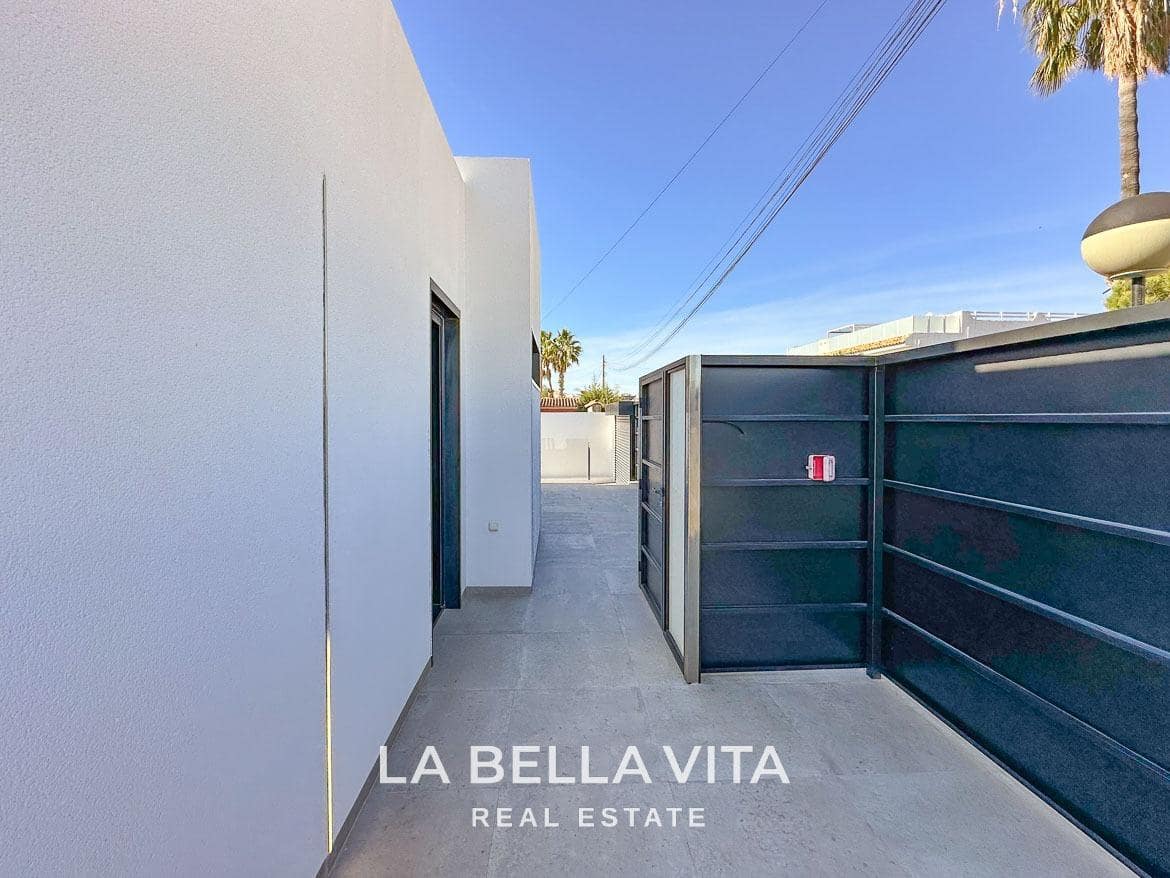 3 bedroom Villa for sale in Los Altos with pool garage - € 650,000 (Ref: 8714665)