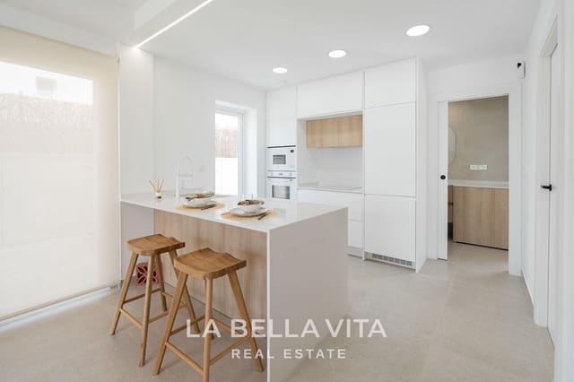 Chalet de 3 habitaciones en Pilar de la Horadada ciudad, Pilar de la Horadada en venta con piscina - 439.000 € (Ref: 8814466)