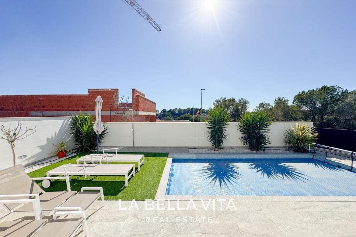 3 soveværelse Villa til salg i Pinar de Campoverde med swimmingpool - € 431.500 (Ref: 8817873)