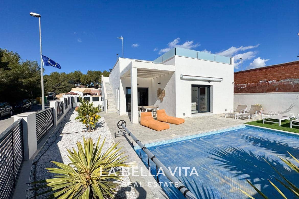 3 soveværelse Villa til salg i Pinar de Campoverde med swimmingpool - € 431.500 (Ref: 8817873)