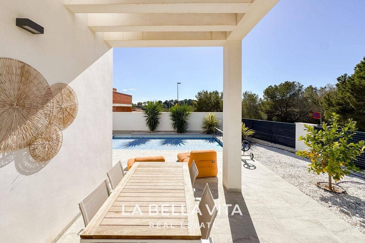 3 soveværelse Villa til salg i Pinar de Campoverde med swimmingpool - € 431.500 (Ref: 8817873)