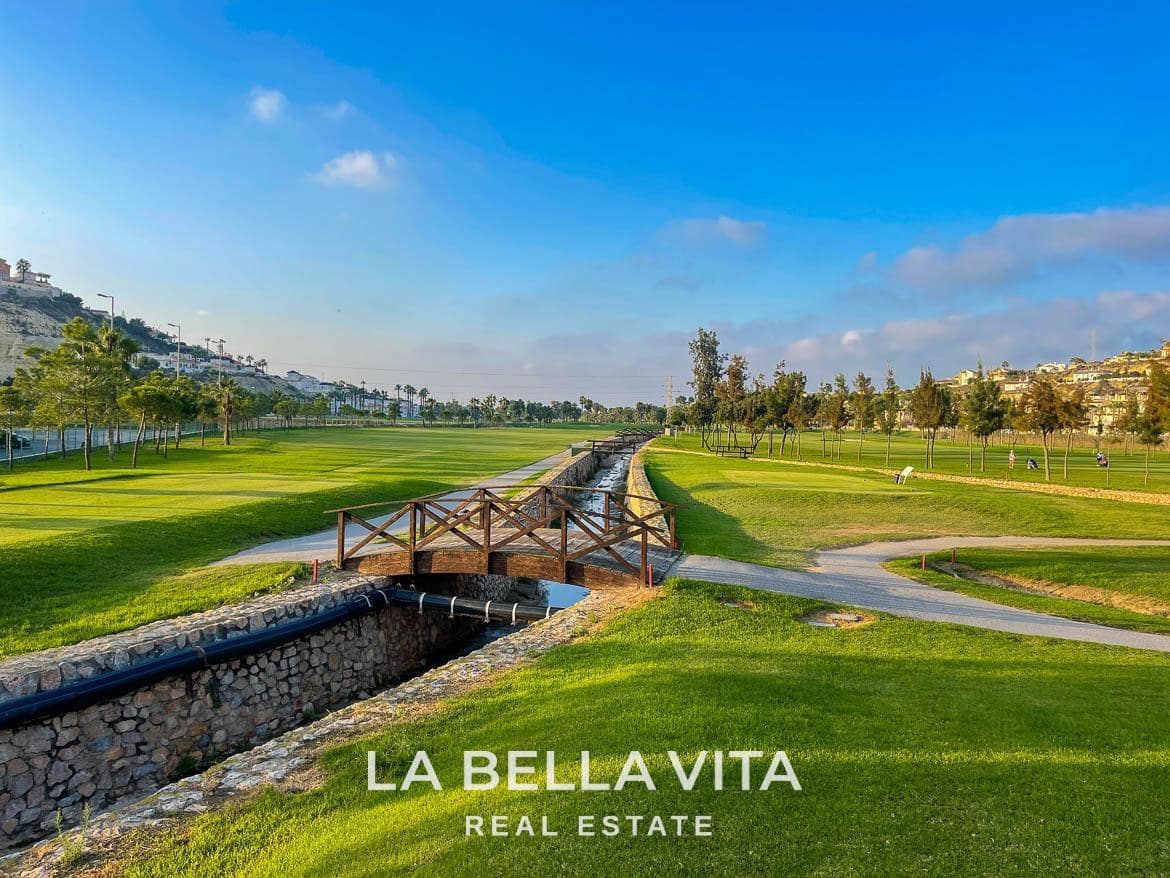 3 soverom Villa til salgs i Ciudad Quesada med svømmebasseng garasje - € 555 000 (Ref: 8916571)