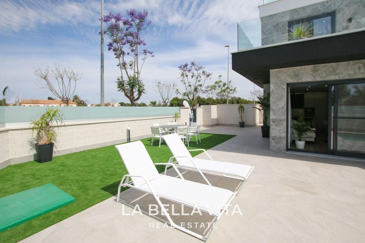 3 soveværelse Villa til salg i Pilar de la Horadada med swimmingpool garage - € 725.000 (Ref: 8916573)