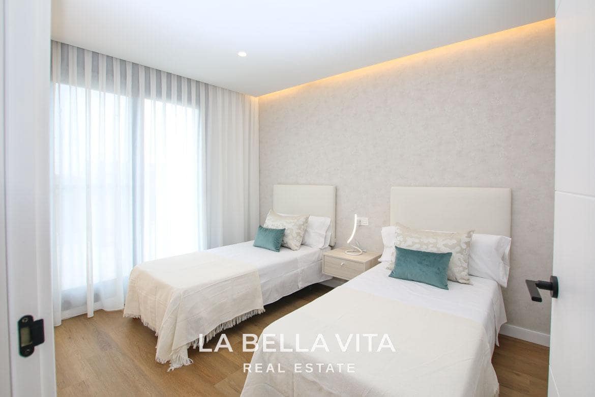 3 soveværelse Villa til salg i Pilar de la Horadada med swimmingpool garage - € 725.000 (Ref: 8916573)