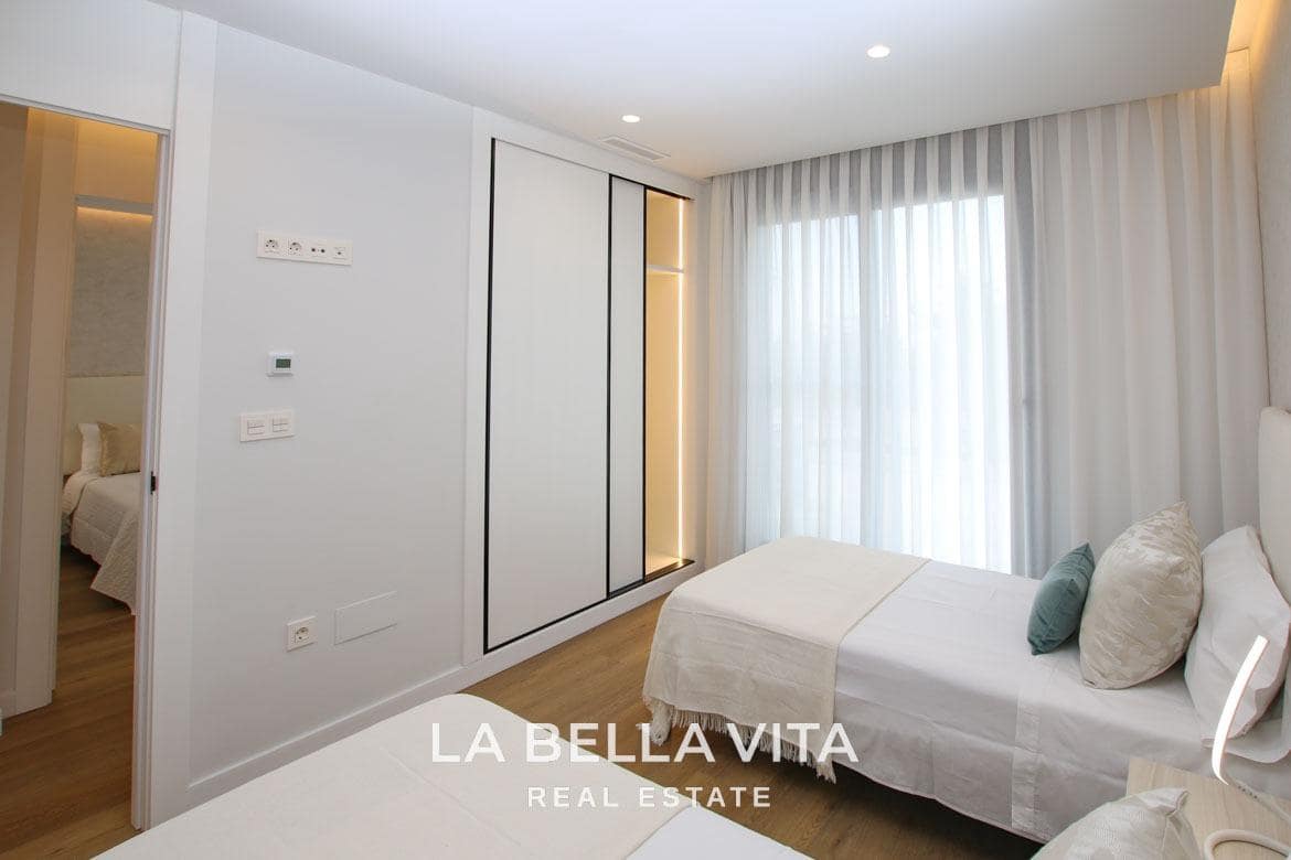 3 soveværelse Villa til salg i Pilar de la Horadada med swimmingpool garage - € 725.000 (Ref: 8916573)