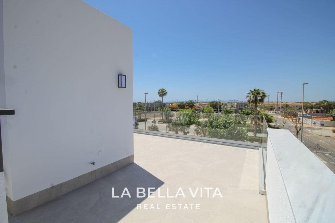 3 soveværelse Villa til salg i Pilar de la Horadada med swimmingpool garage - € 725.000 (Ref: 8916573)