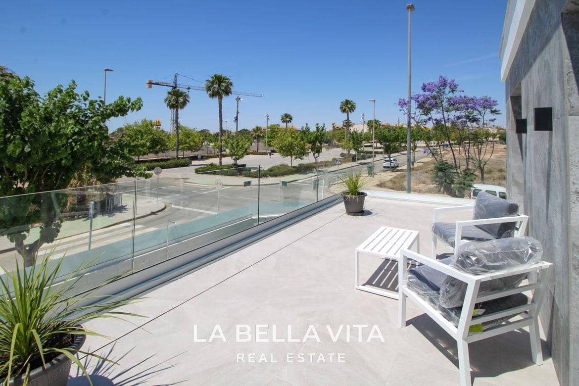 3 soveværelse Villa til salg i Pilar de la Horadada med swimmingpool garage - € 725.000 (Ref: 8916573)