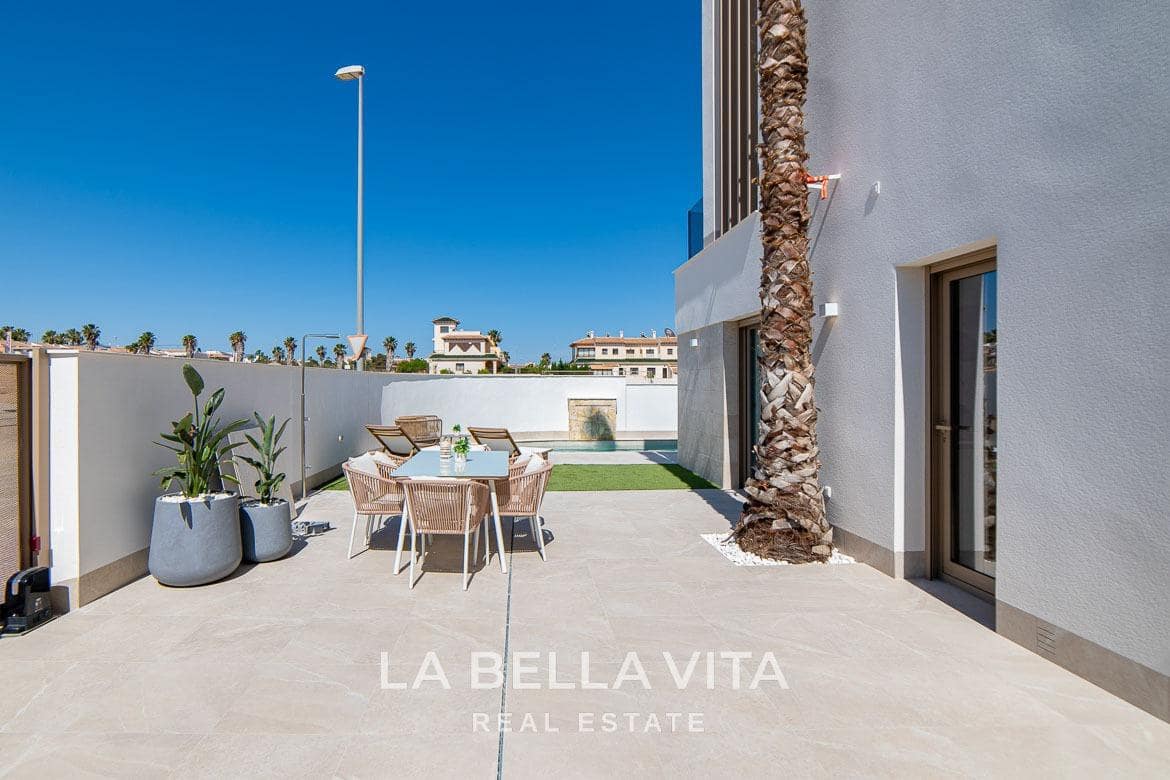 3 soveværelse Villa til salg i Dona Pepa med swimmingpool - € 439.000 (Ref: 9068942)